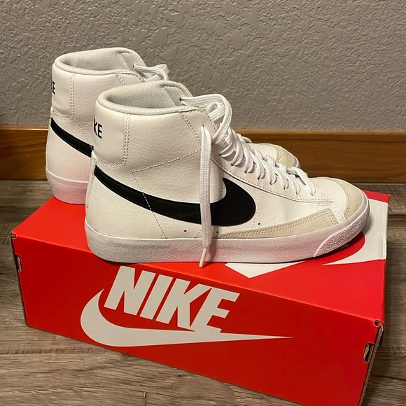 Nike blazers size 6.5Y / 8 W - Picture 1 of 5